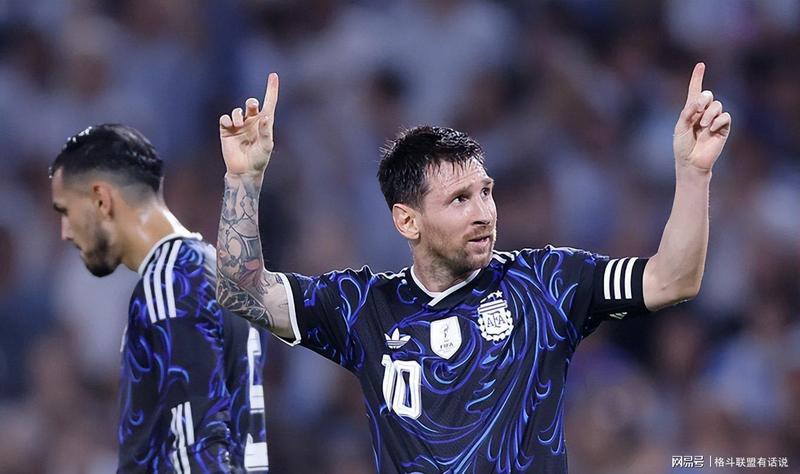  技术演进与领袖传承：罗纳尔迪尼奥眼中的梅西何以成为足坛常青树 体育新闻