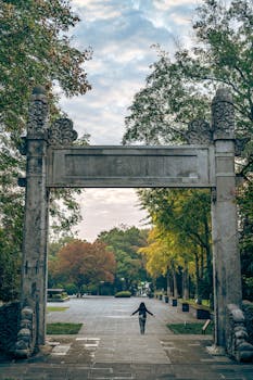  中东局势急剧升级，霍尔木兹海峡流量锐减；伊朗发出强硬警告，美国油轮遇袭。 股票财经 中东局势急剧升级，霍尔木兹海峡流量锐减；伊朗发出强硬警告，美国油轮遇袭。 股票财经