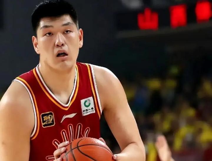  赛场突发：山西男篮核心伤情揭秘，脊髓震荡引发外界高度关注 体育新闻